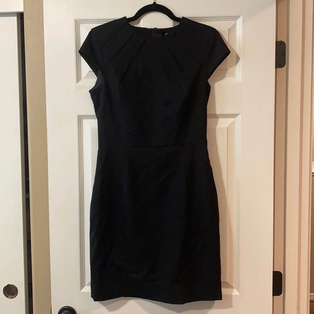 3/$21💥 H&M Black Capped Sleeve Business Dress